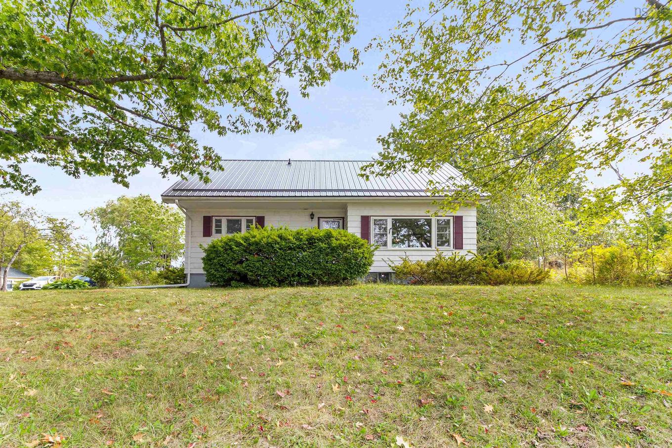 193 Highway 2, Enfield, NS