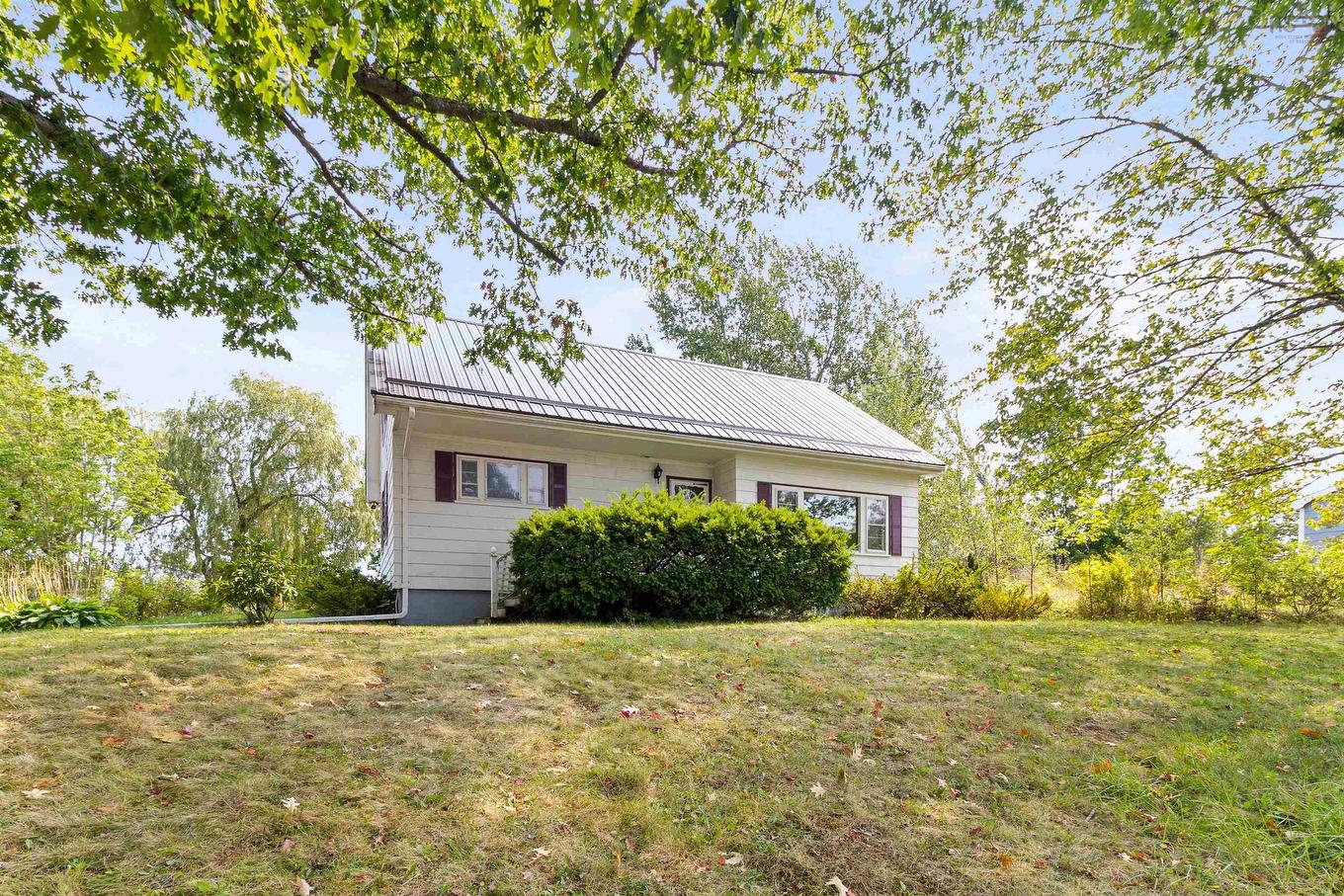 193 Highway 2, Enfield, NS