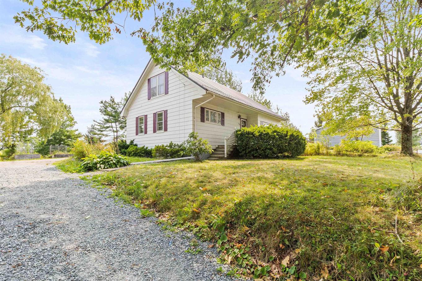 193 Highway 2, Enfield, NS