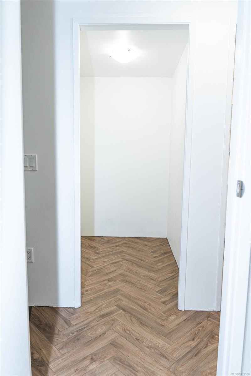 112-1975 Lee Ave, Victoria, BC - Indoor Photo Showing Other Room