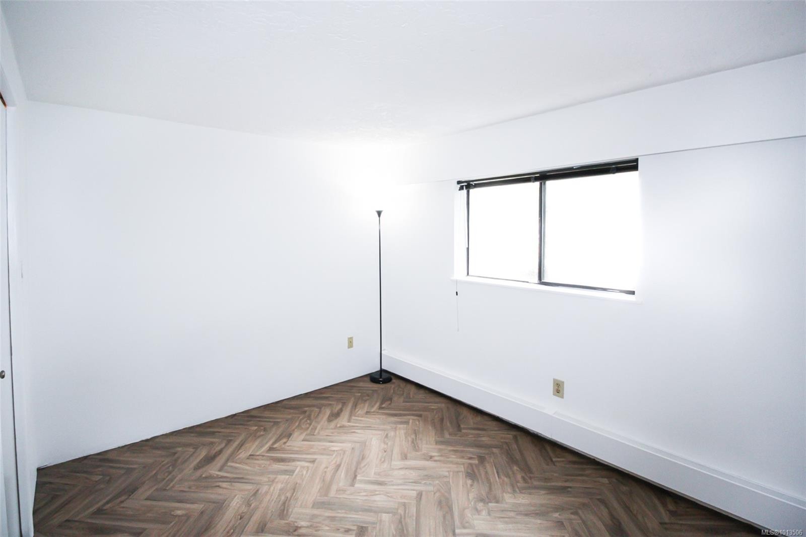 112-1975 Lee Ave, Victoria, BC - Indoor Photo Showing Other Room