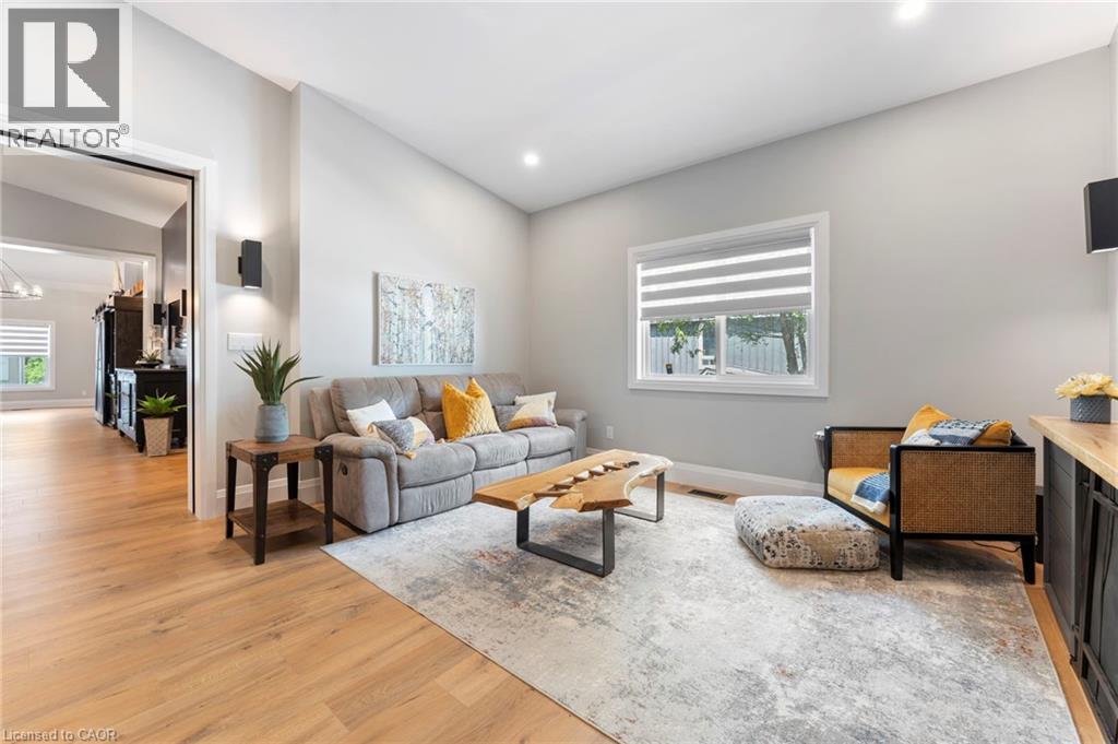 1283 Swan Street, Ayr, ON - Indoor Photo Showing Living Room