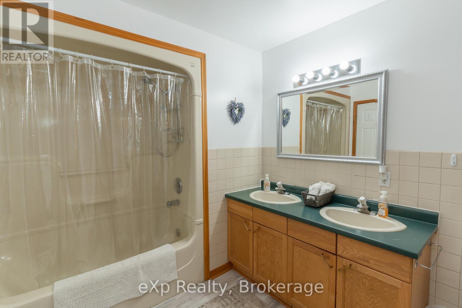 5331 Hwy 124 Highway, Magnetawan (Ahmic Harbour), ON - Indoor Photo Showing Bathroom