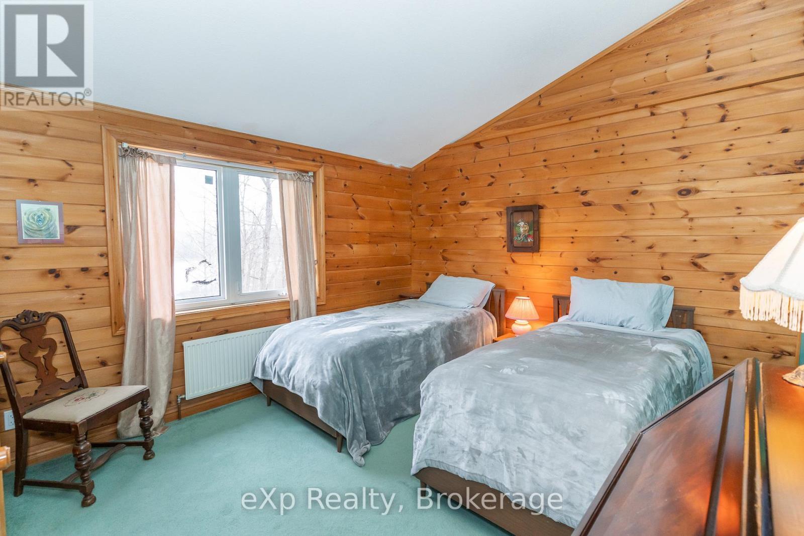 5331 Hwy 124 Highway, Magnetawan (Ahmic Harbour), ON - Indoor Photo Showing Bedroom