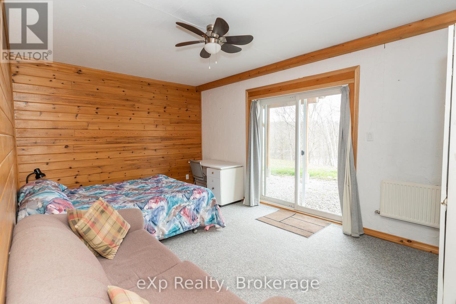 5331 Hwy 124 Highway, Magnetawan (Ahmic Harbour), ON - Indoor Photo Showing Bedroom