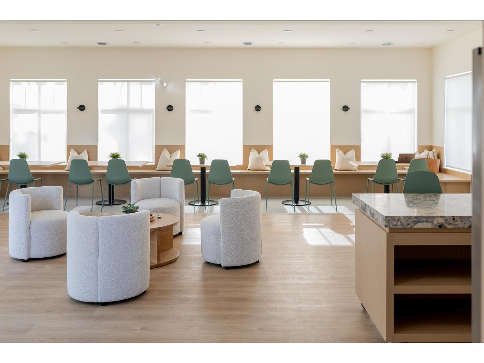 148 2350 165 Street, Surrey, BC - Indoor Photo Showing Living Room