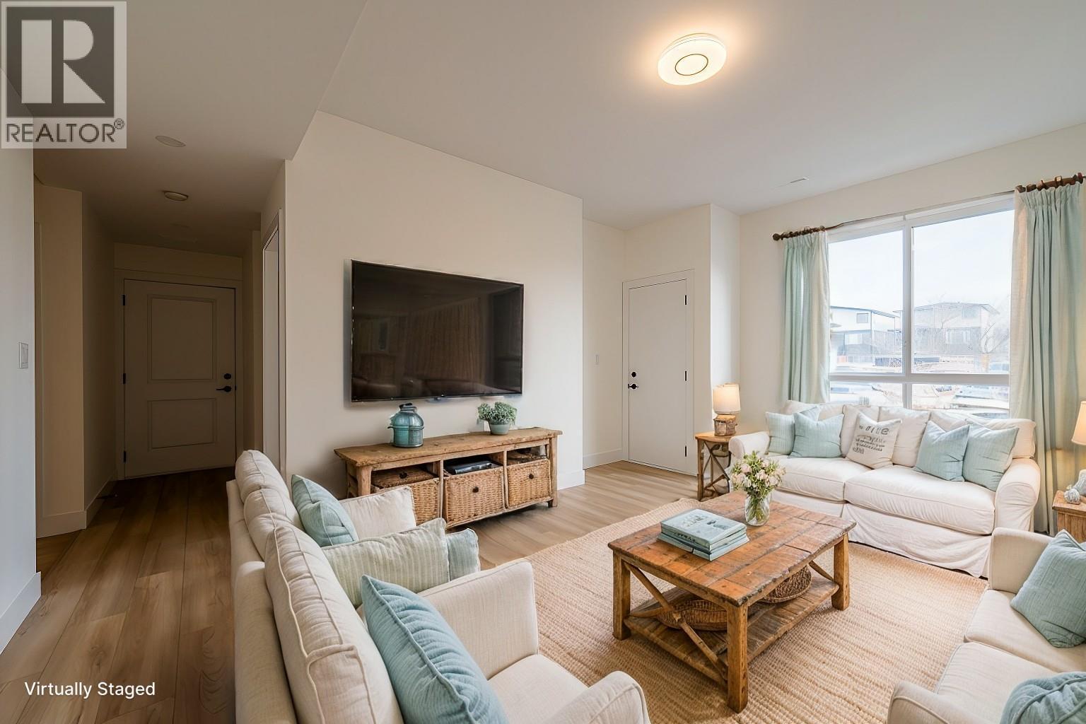 2648 Tranquille Road Unit# 116, Kamloops, BC - Indoor Photo Showing Living Room
