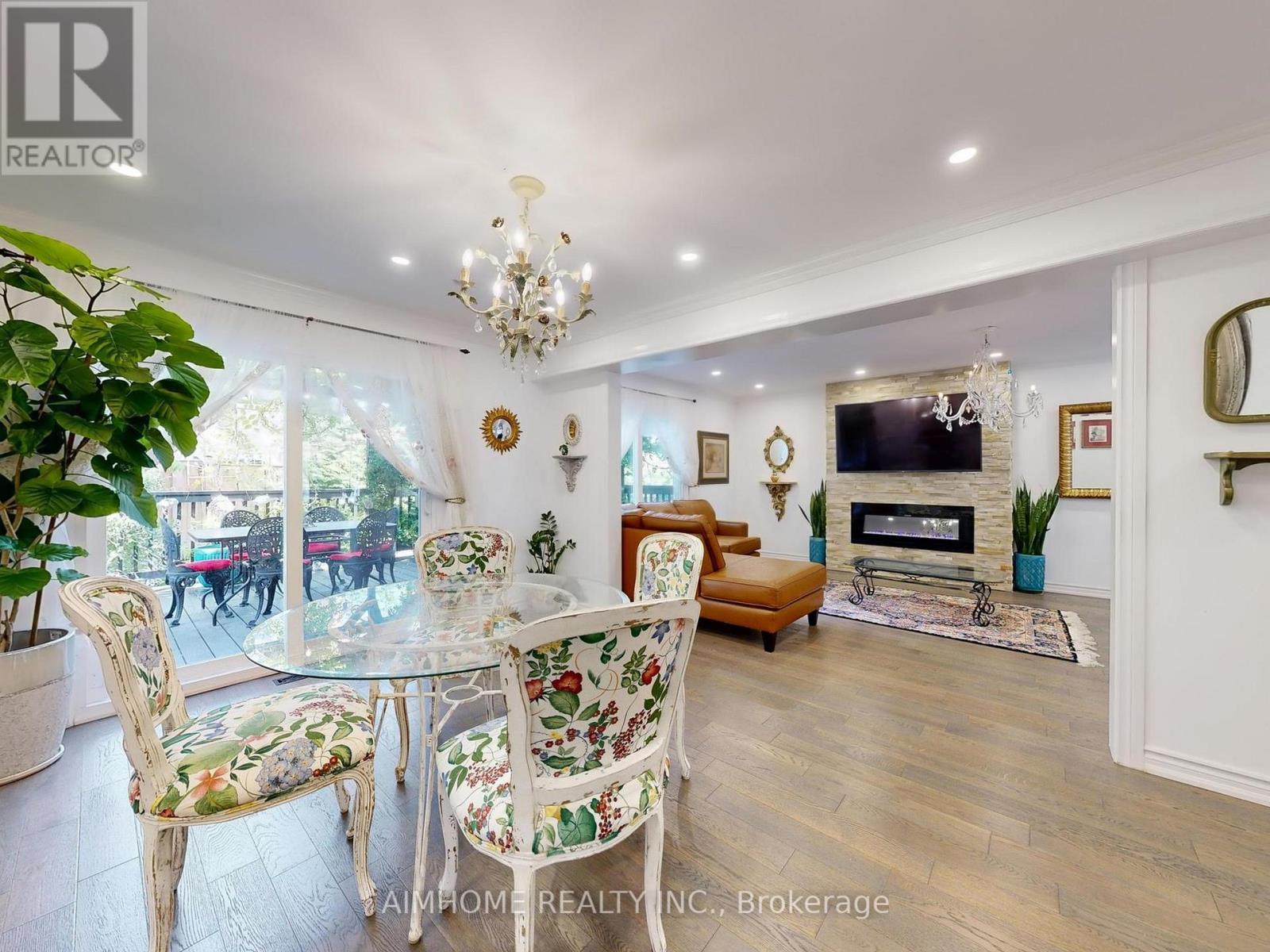 342 Savage Road, Newmarket, ON - Indoor With Fireplace