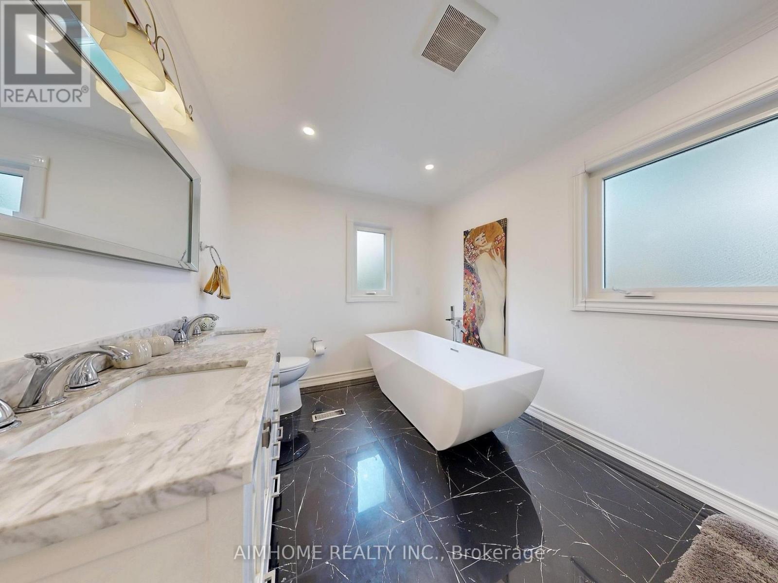 342 Savage Road, Newmarket, ON - Indoor Photo Showing Bathroom