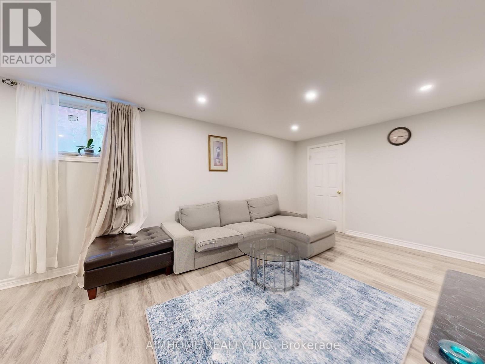 342 Savage Road, Newmarket, ON - Indoor Photo Showing Other Room