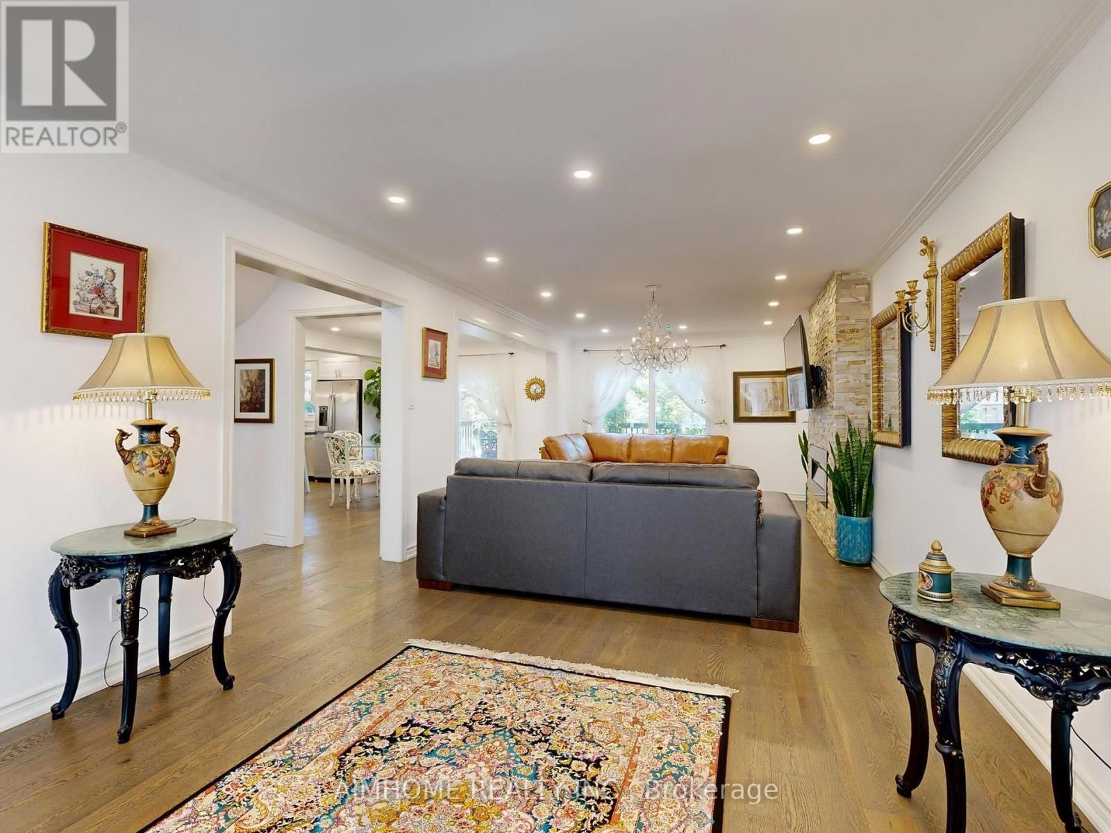 342 Savage Road, Newmarket, ON - Indoor Photo Showing Living Room
