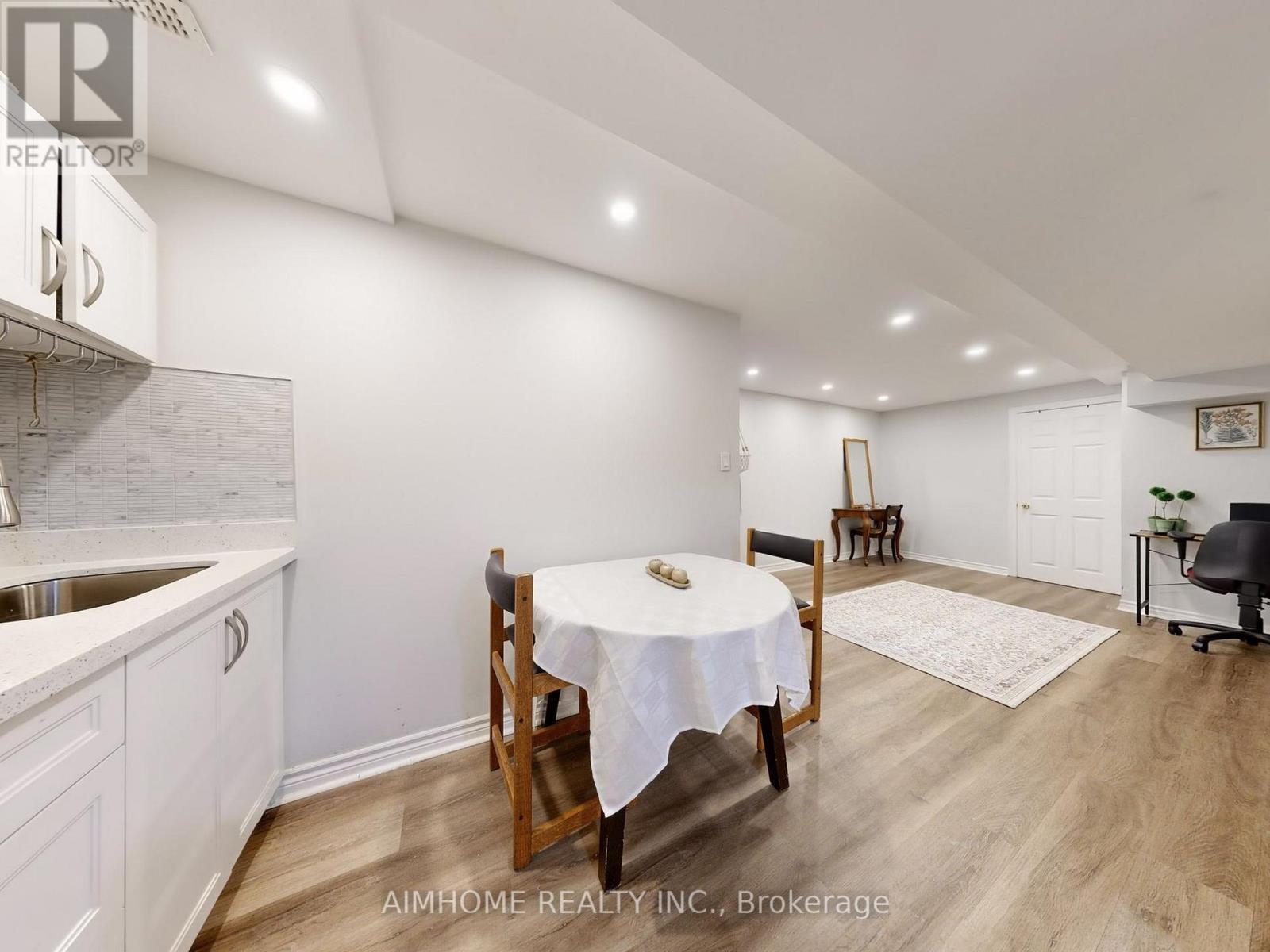 342 Savage Road, Newmarket, ON - Indoor