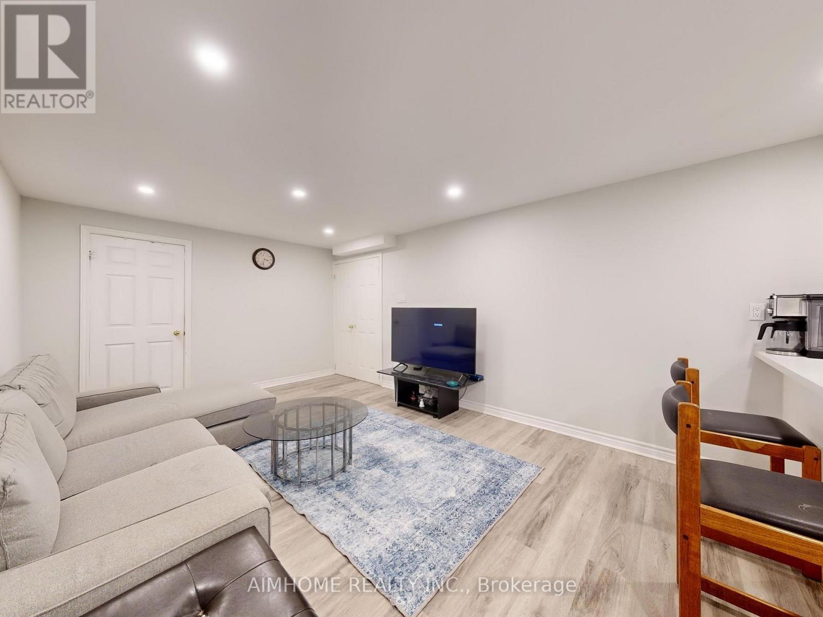 342 Savage Road, Newmarket, ON - Indoor