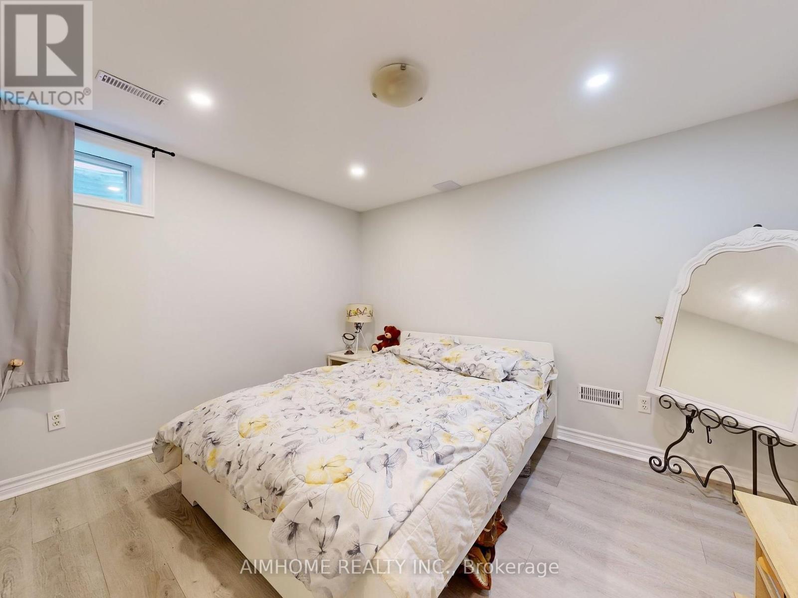 342 Savage Road, Newmarket, ON - Indoor Photo Showing Bedroom