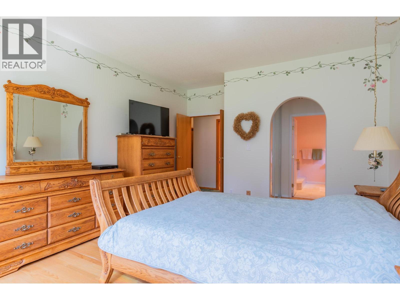 2718 Osachoff Road, South Slocan, BC - Indoor Photo Showing Bedroom