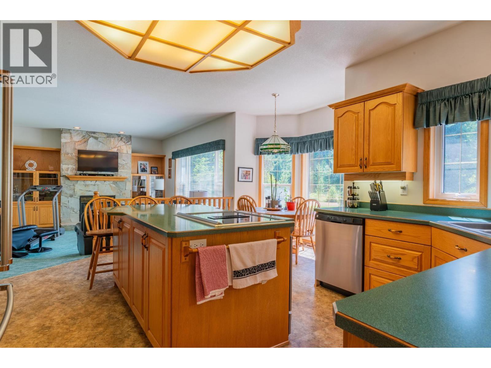 2718 Osachoff Road, South Slocan, BC - Indoor Photo Showing Kitchen