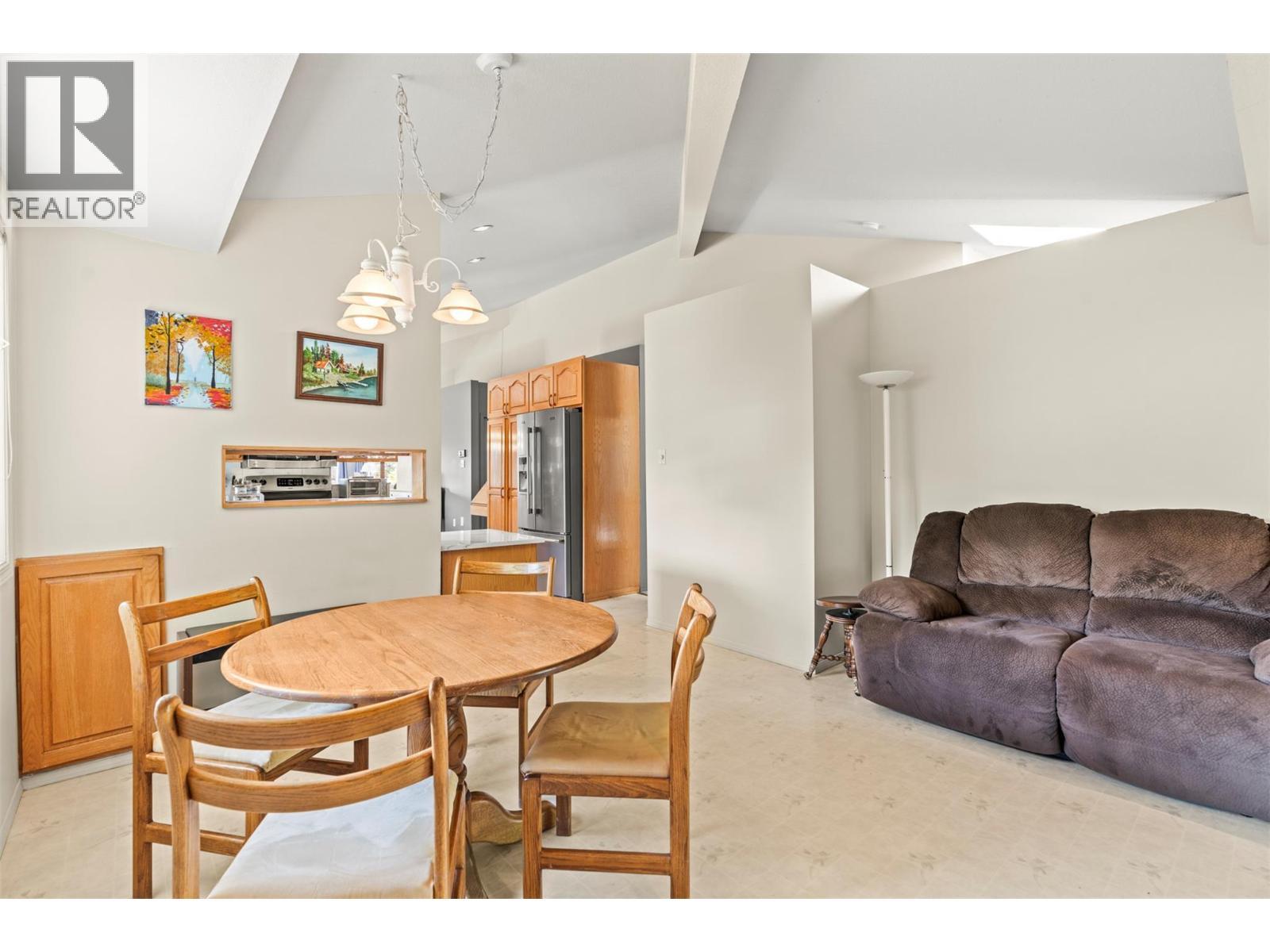 2804 25 Street, Vernon, BC - Indoor Photo Showing Dining Room