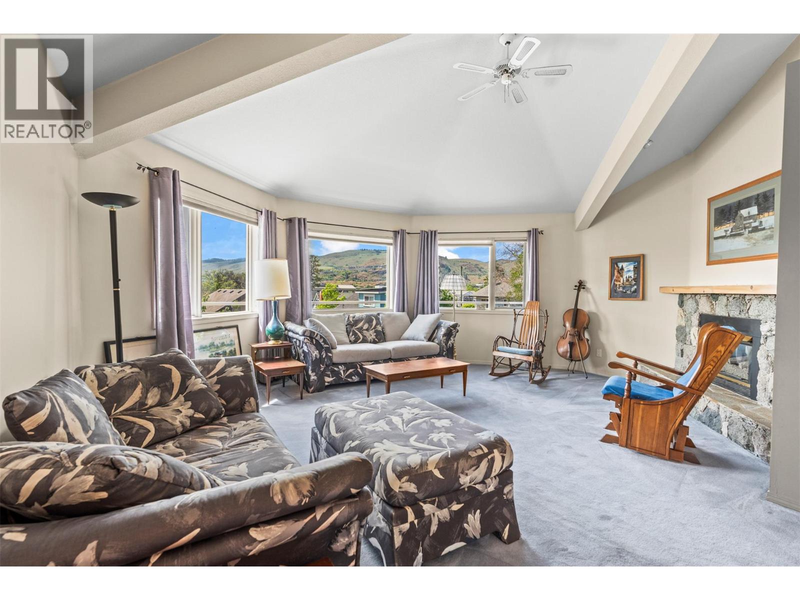 2804 25 Street, Vernon, BC - Indoor Photo Showing Living Room With Fireplace