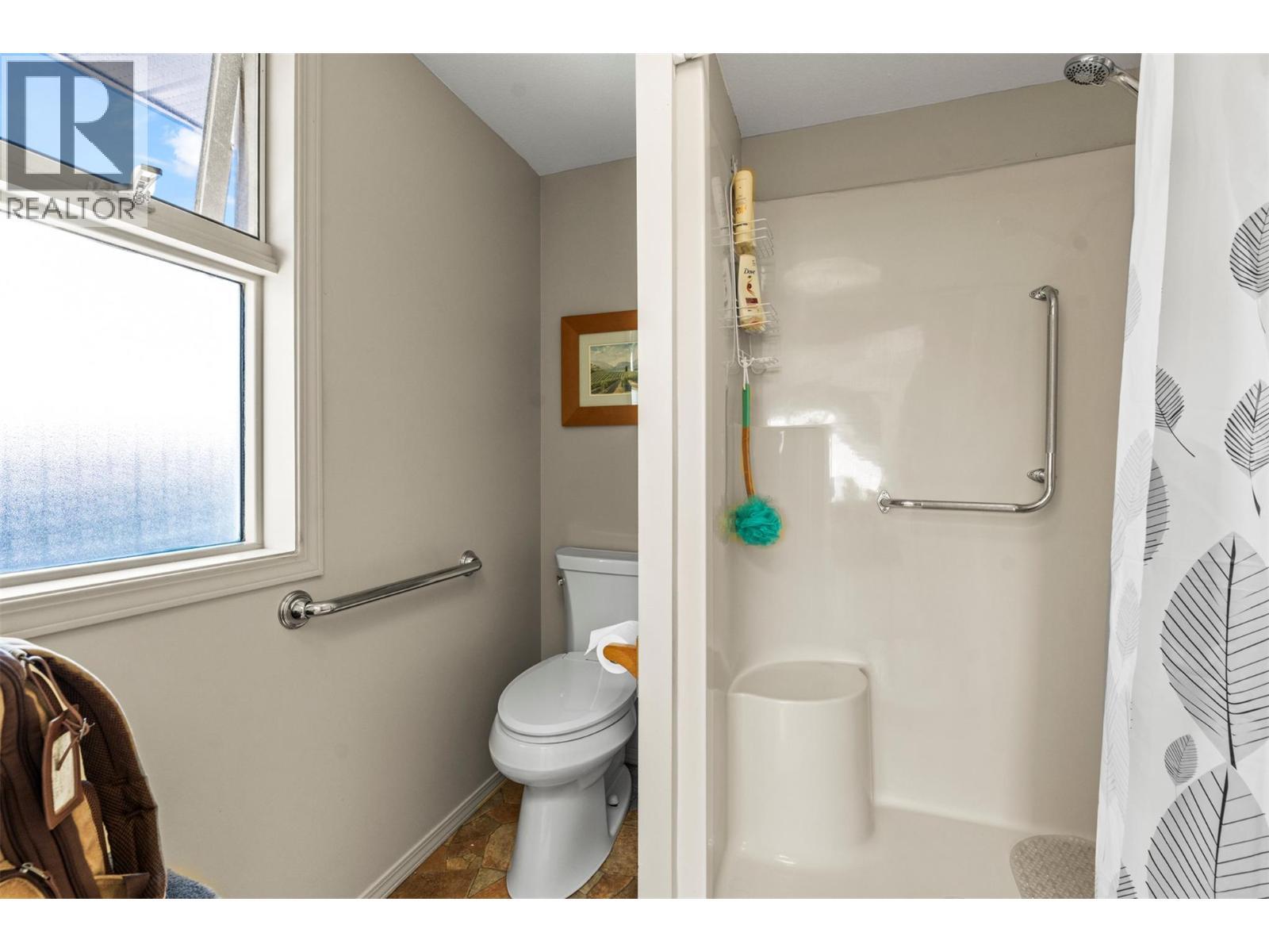 2804 25 Street, Vernon, BC - Indoor Photo Showing Bathroom