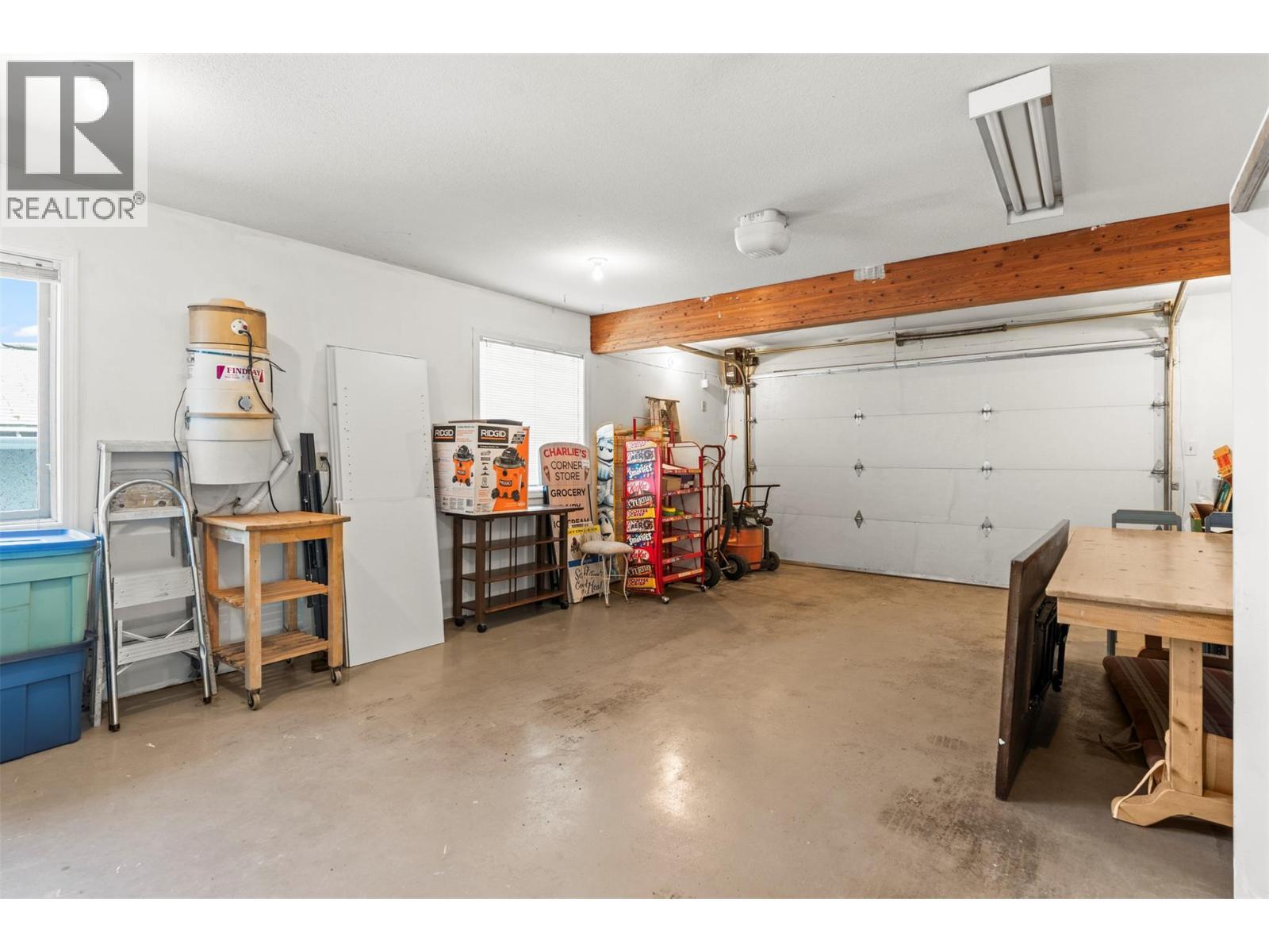 2804 25 Street, Vernon, BC - Indoor Photo Showing Garage