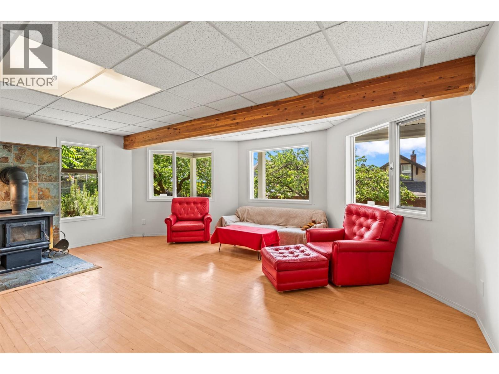 2804 25 Street, Vernon, BC - Indoor Photo Showing Living Room With Fireplace