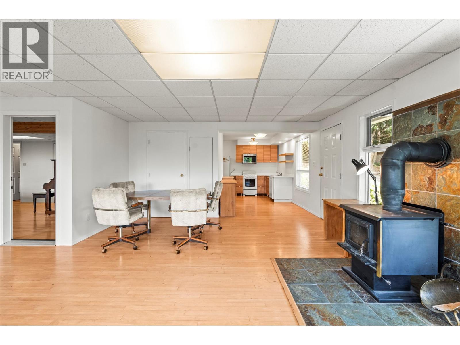 2804 25 Street, Vernon, BC - Indoor With Fireplace