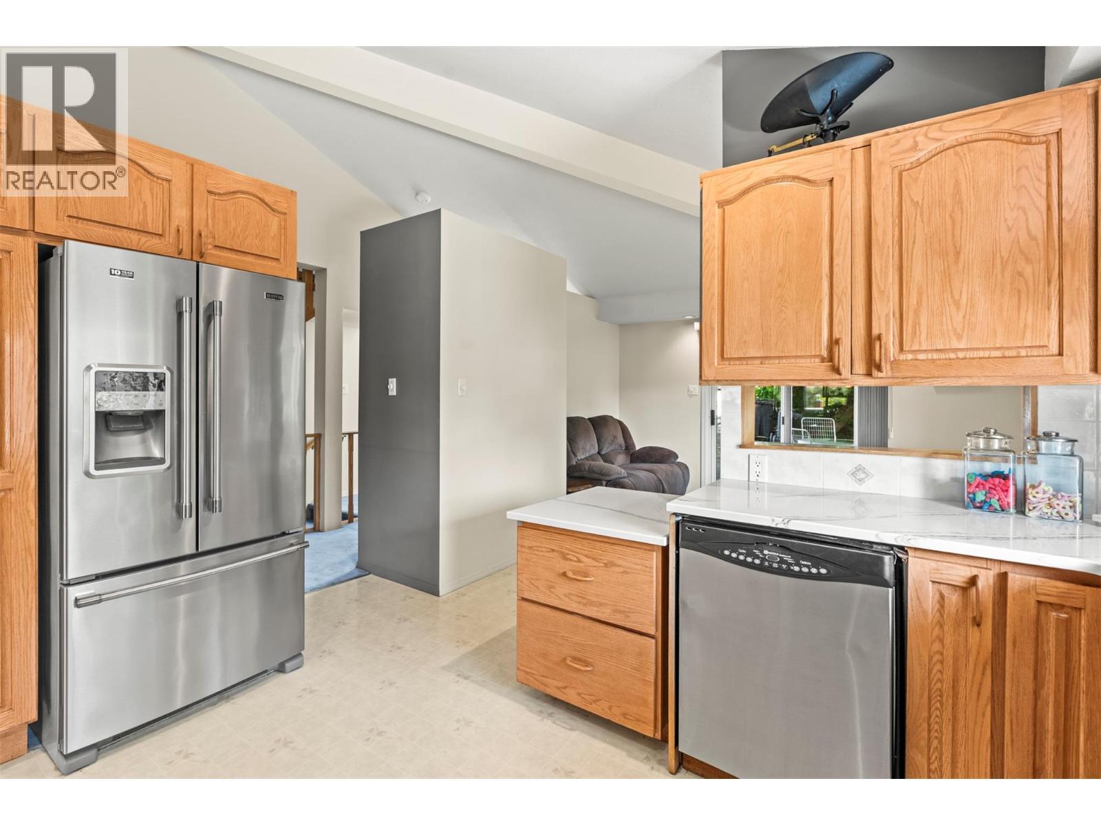 2804 25 Street, Vernon, BC - Indoor Photo Showing Kitchen