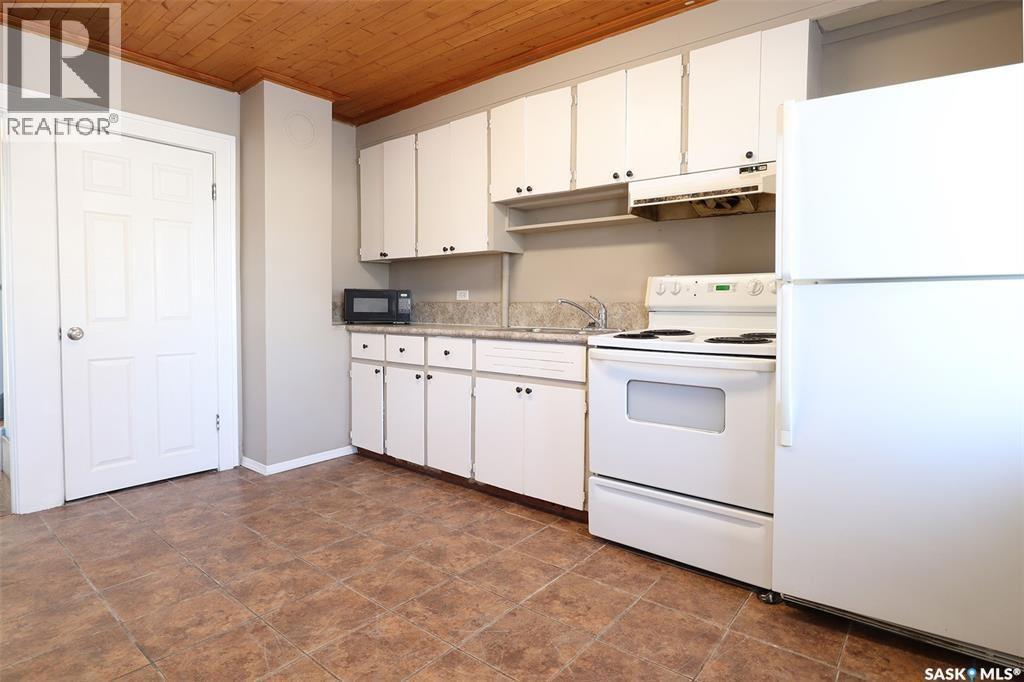 4530 Dewdney Avenue, Regina, SK - Indoor Photo Showing Kitchen