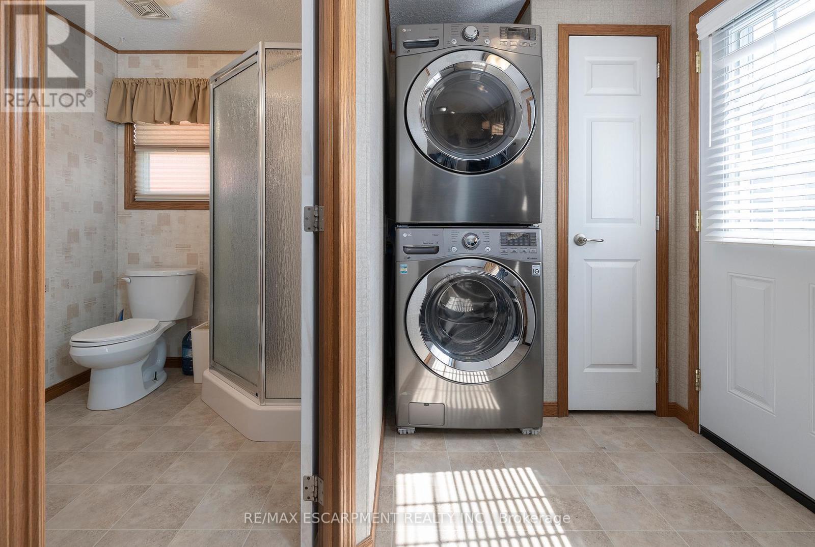 1161 4Th Concession Road W, Hamilton, ON - Indoor Photo Showing Laundry Room