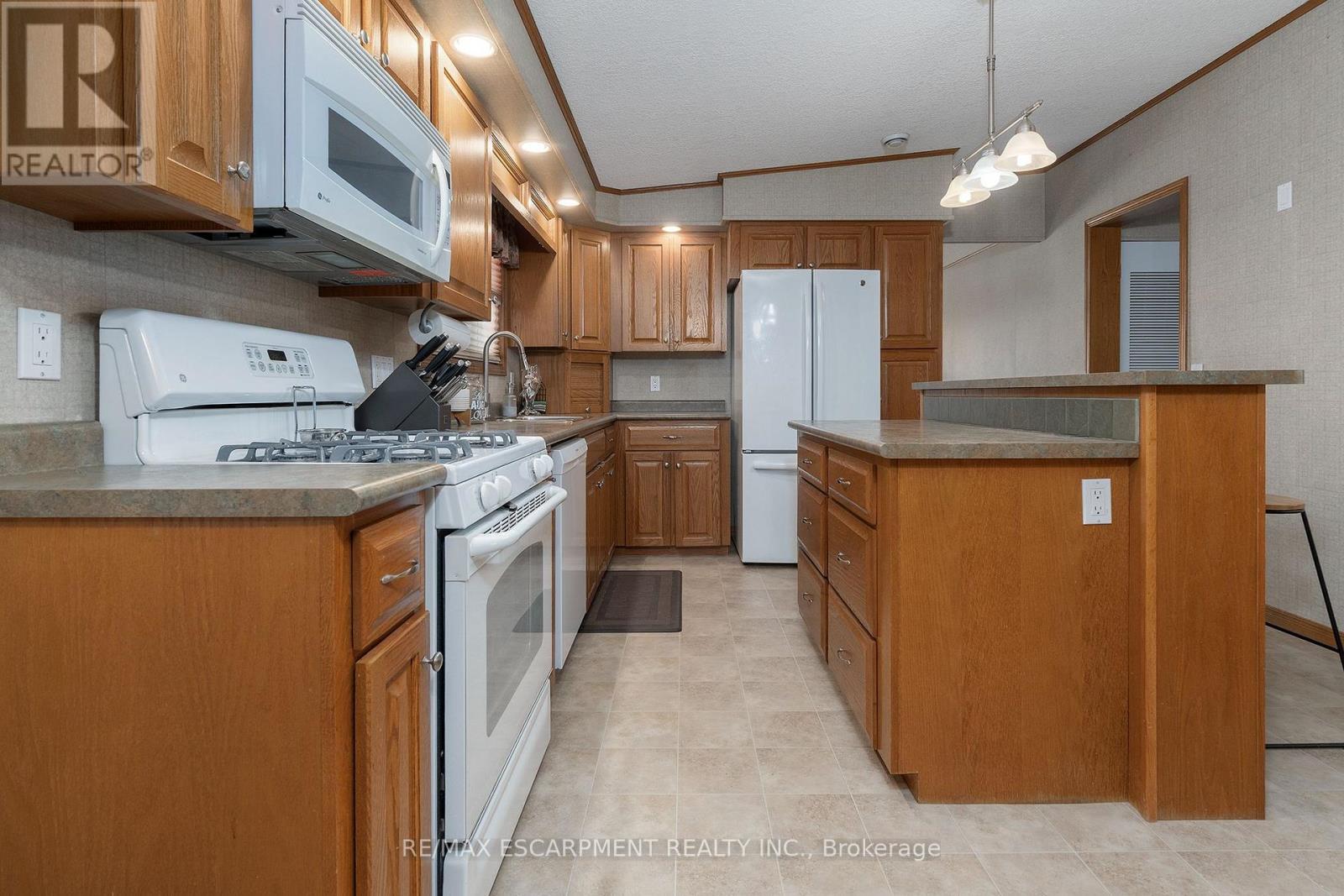 1161 4Th Concession Road W, Hamilton, ON - Indoor Photo Showing Kitchen