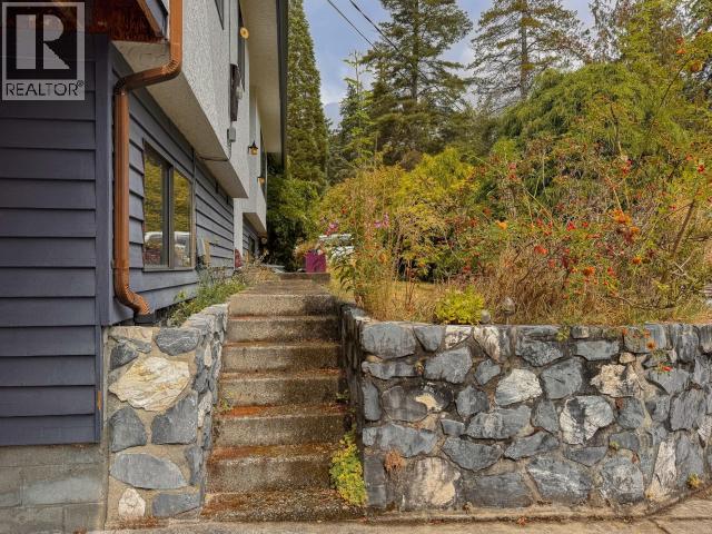 7889 Highway 101, Powell River, BC - Outdoor