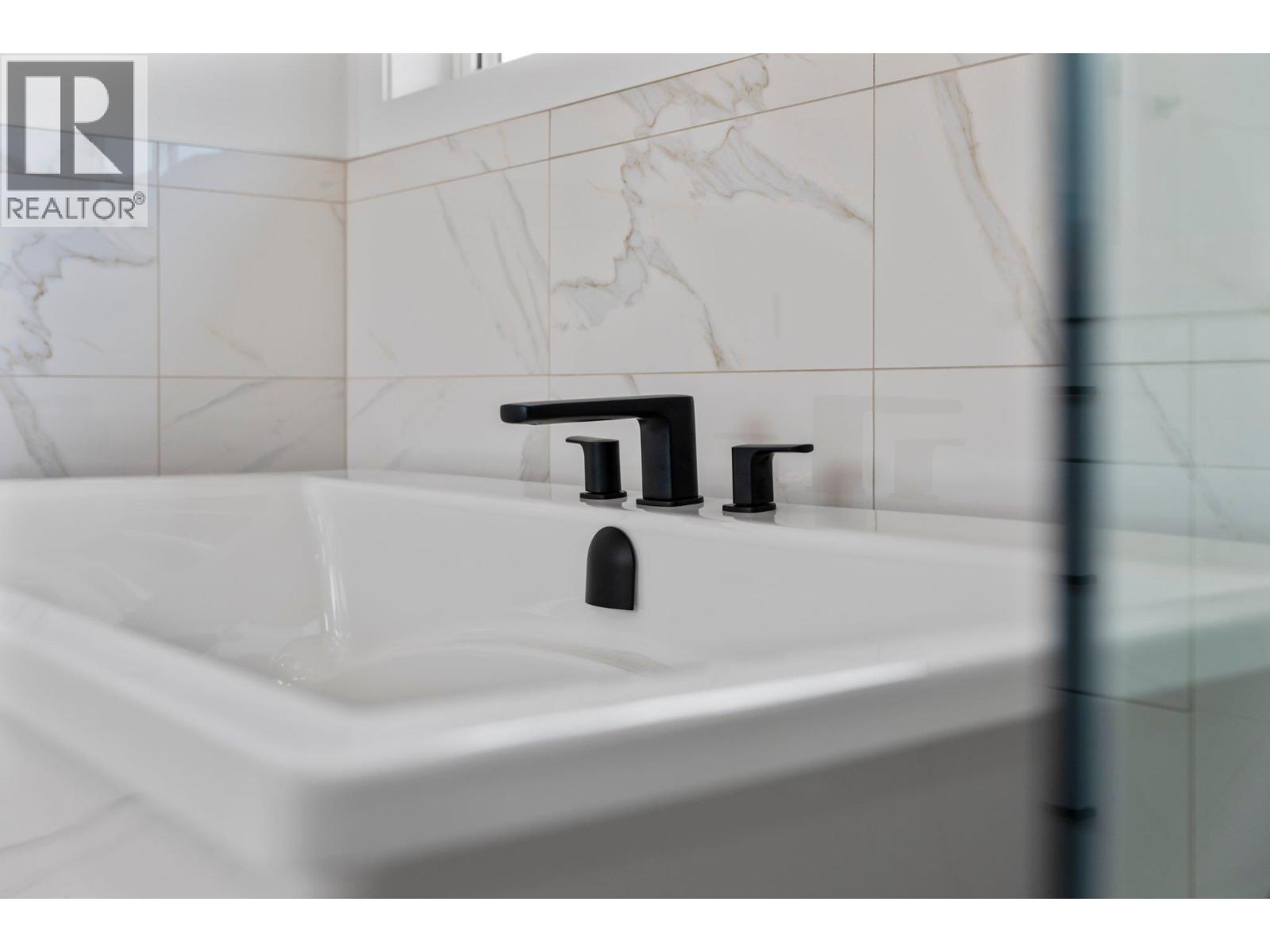 2871 Copper Ridge Drive, West Kelowna, BC - Indoor Photo Showing Bathroom