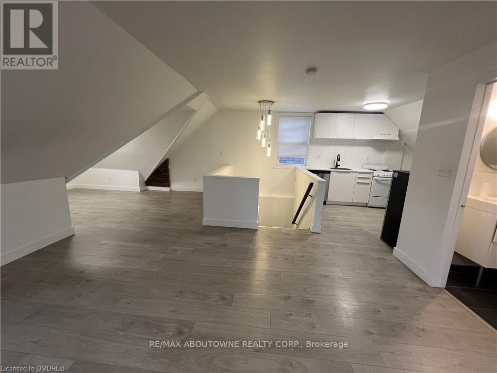 3 - 49 Fairleigh Avenue S, Hamilton, ON - Indoor