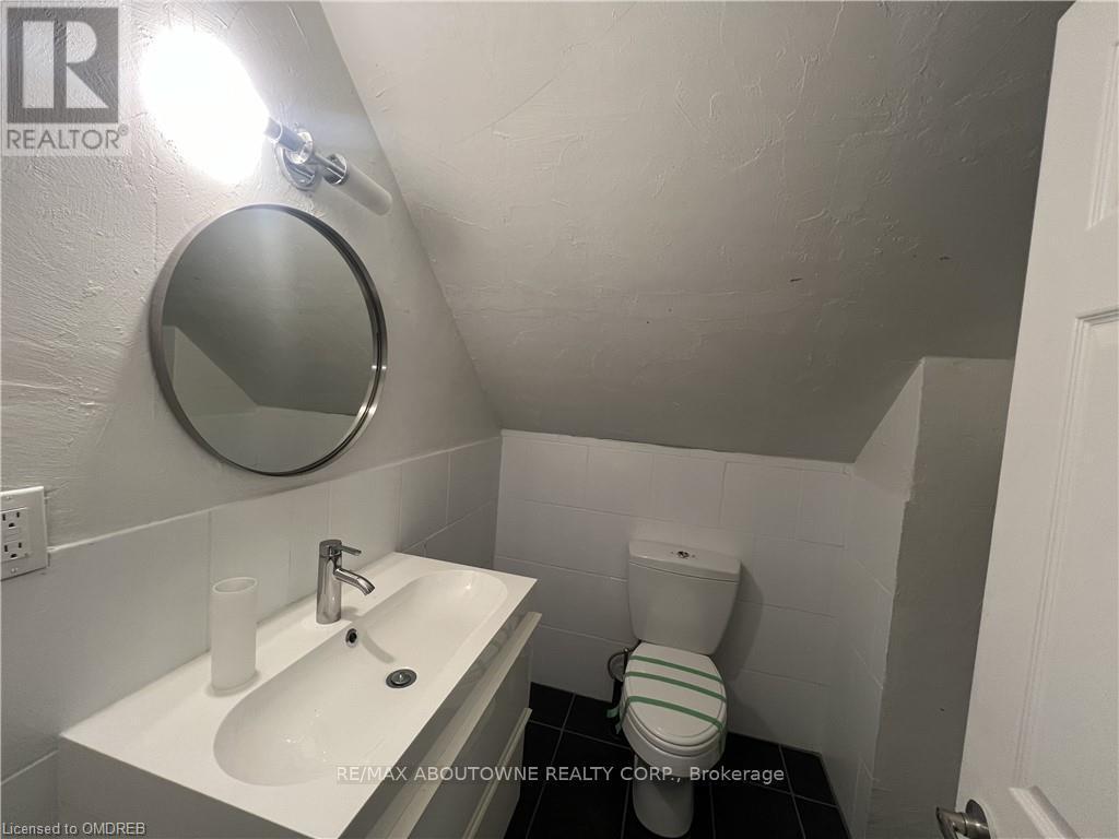 3 - 49 Fairleigh Avenue S, Hamilton, ON - Indoor