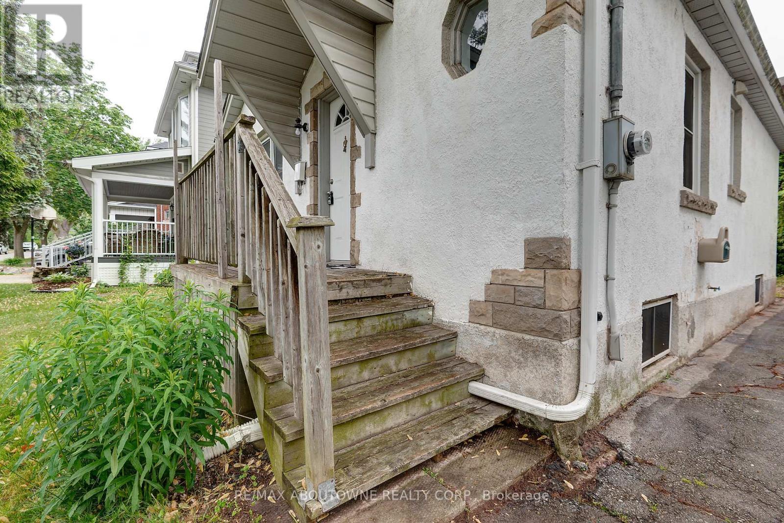 469 Woodland Avenue, Burlington, ON - Outdoor