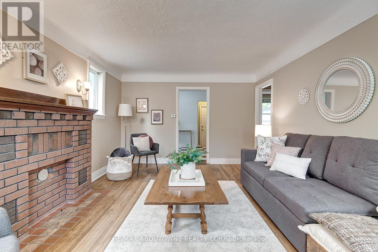 469 Woodland Avenue, Burlington, ON - Indoor Photo Showing Living Room With Fireplace