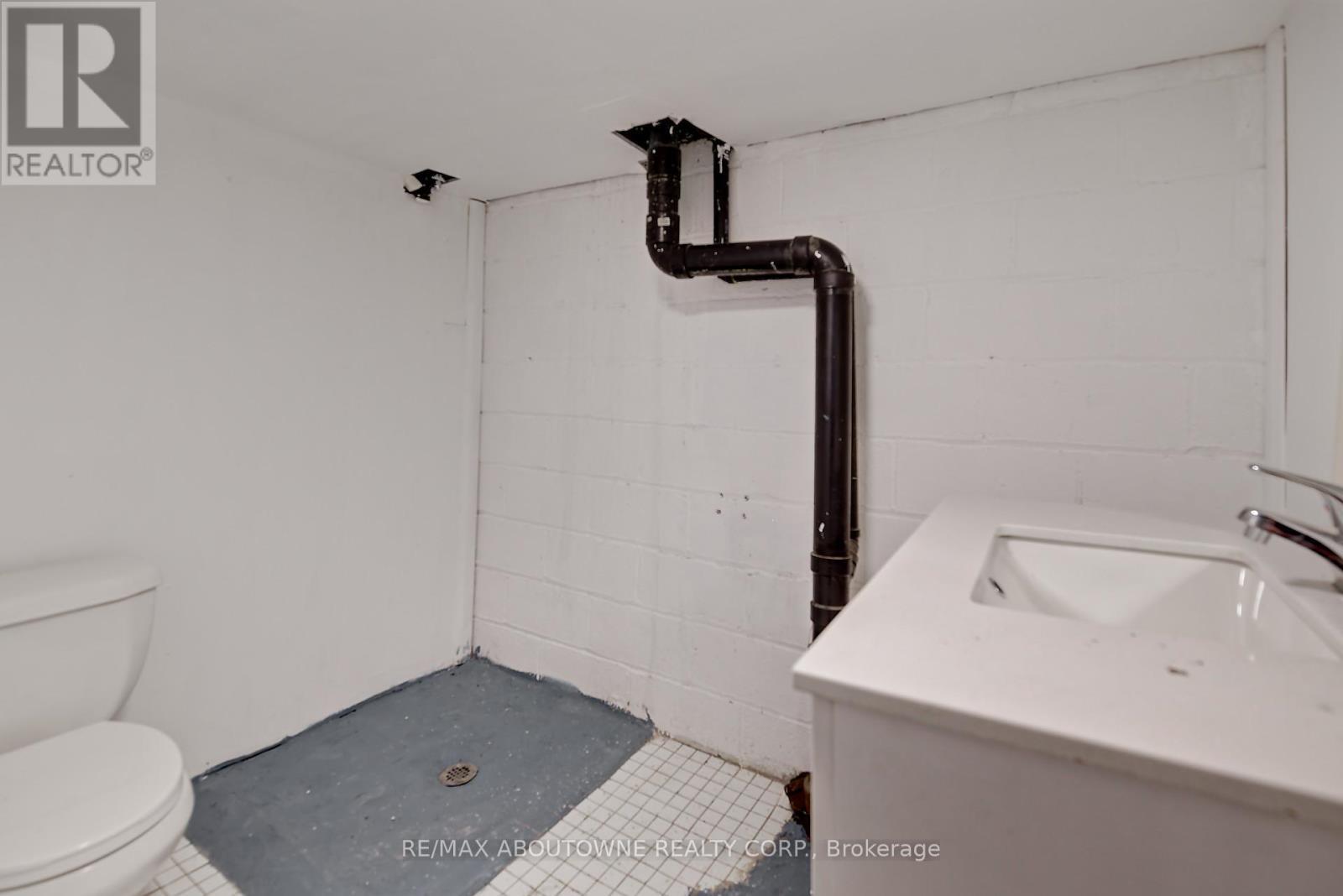 469 Woodland Avenue, Burlington, ON - Indoor Photo Showing Bathroom