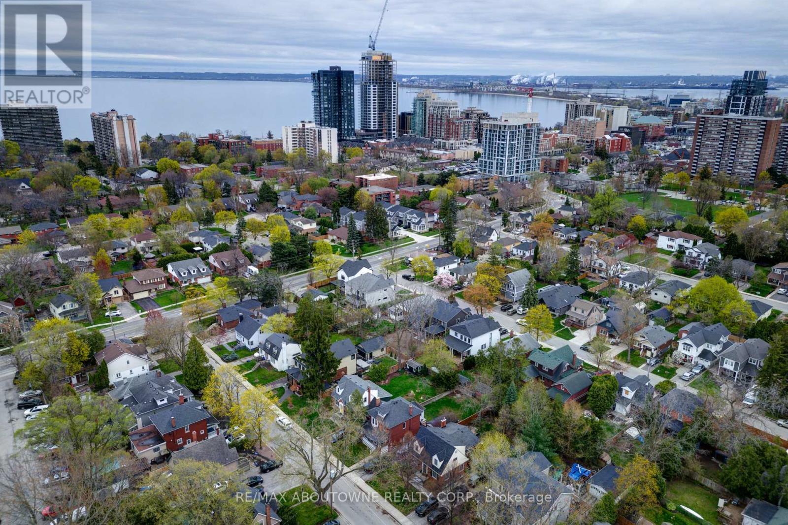 469 Woodland Avenue, Burlington, ON - Outdoor With Body Of Water With View