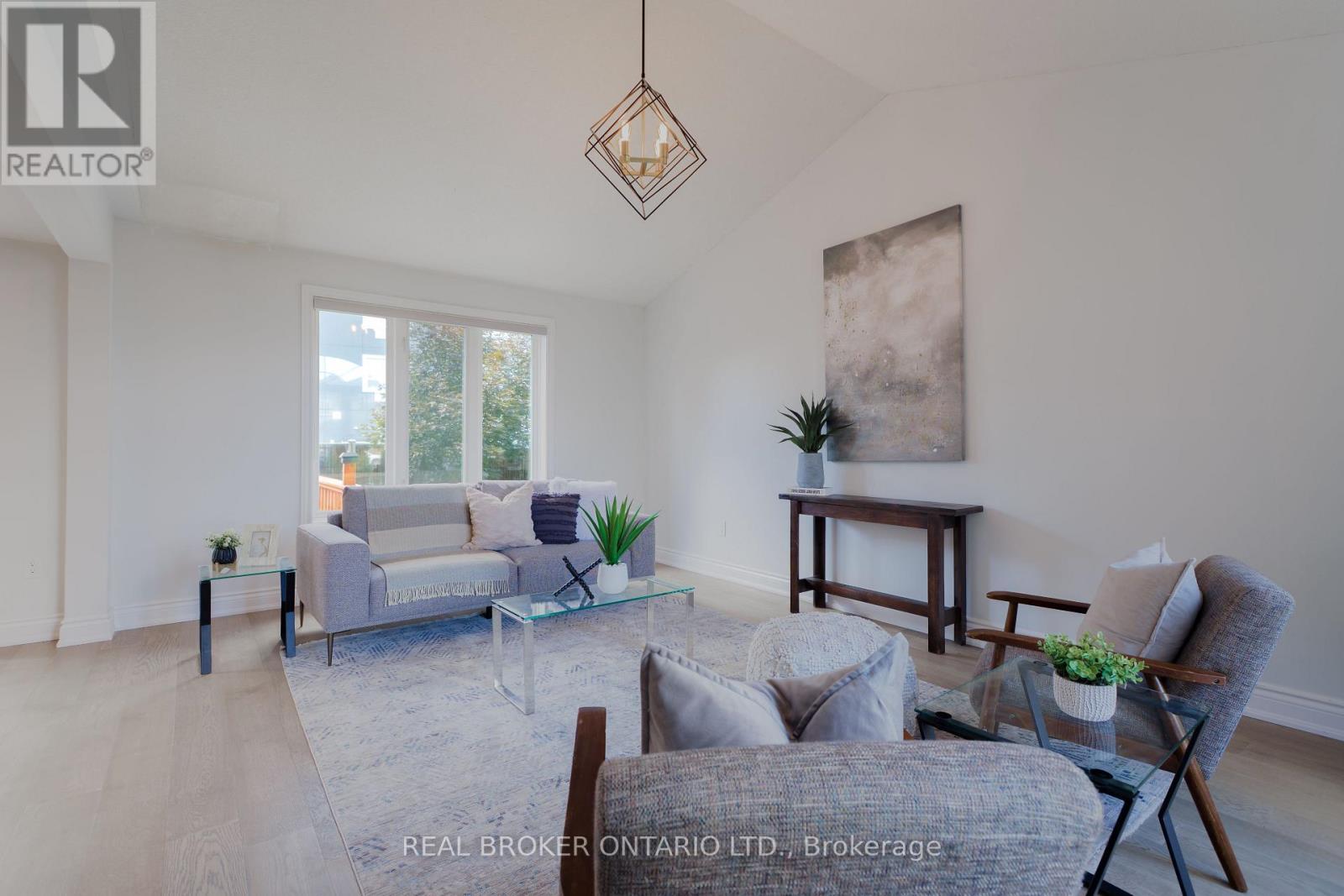 83 Benedict Place, Hamilton, ON - Indoor Photo Showing Living Room