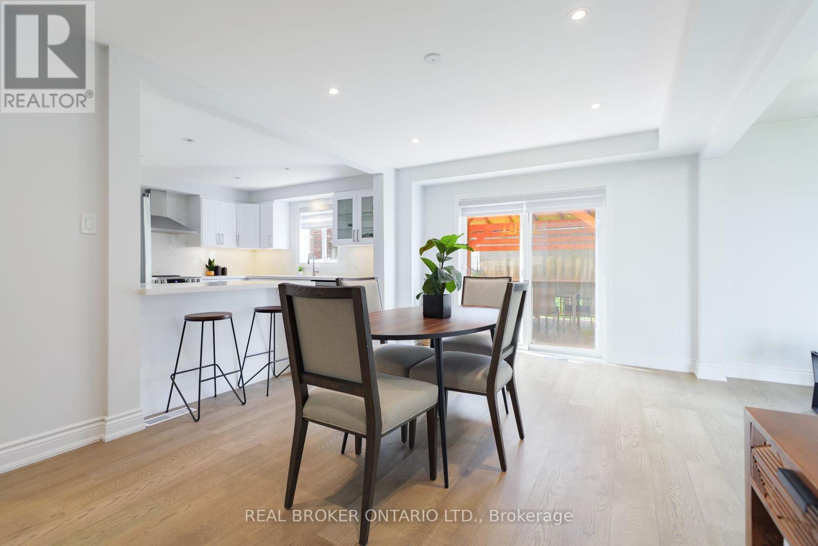 83 Benedict Place, Hamilton, ON - Indoor Photo Showing Dining Room