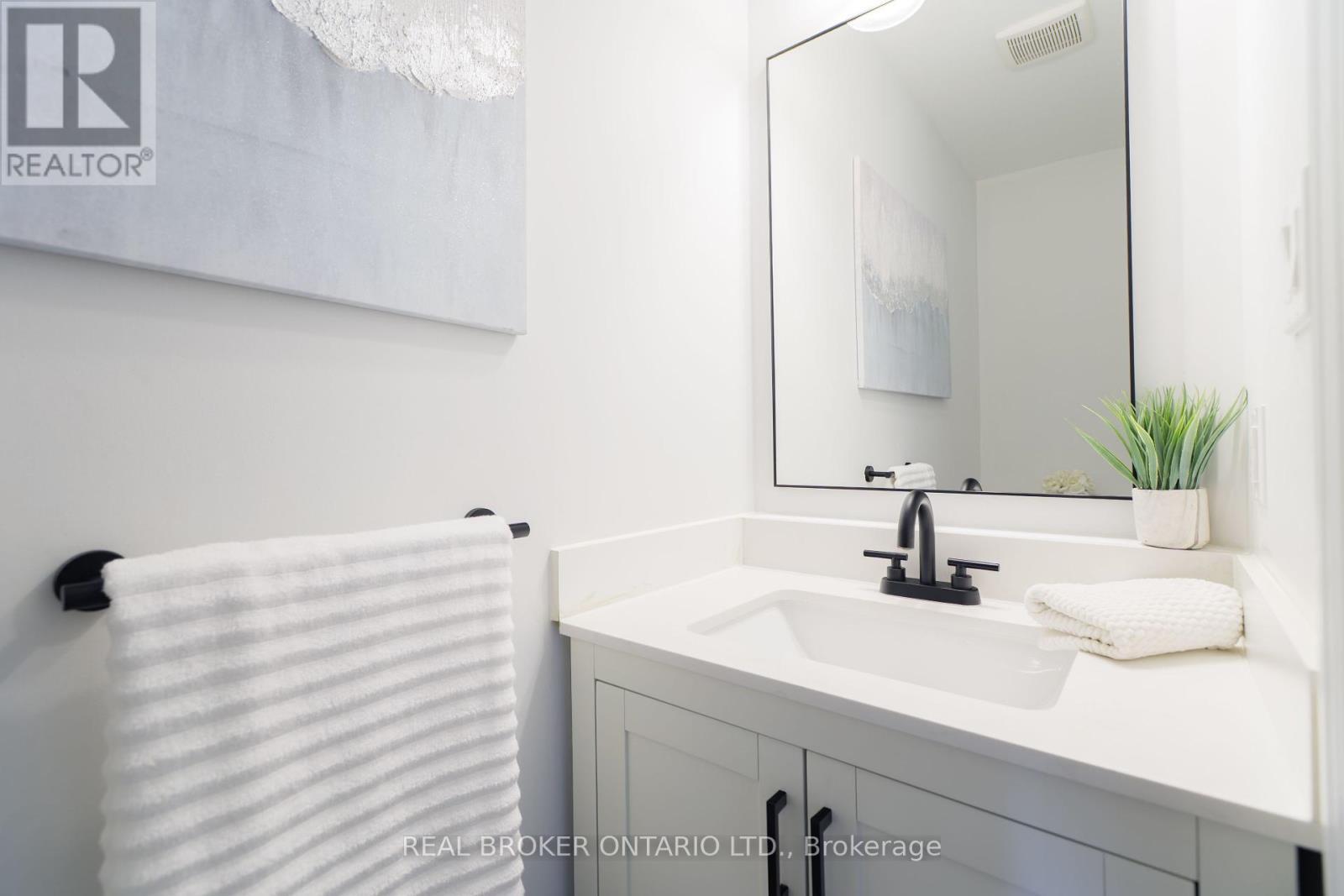 83 Benedict Place, Hamilton, ON - Indoor Photo Showing Bathroom