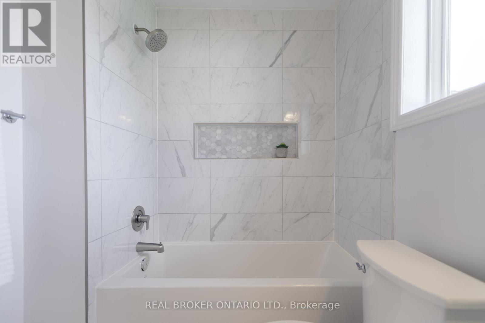 83 Benedict Place, Hamilton, ON - Indoor Photo Showing Bathroom
