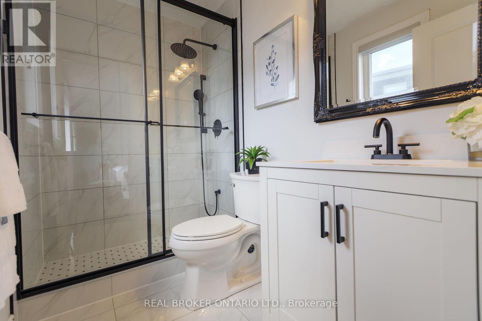 83 Benedict Place, Hamilton, ON - Indoor Photo Showing Bathroom