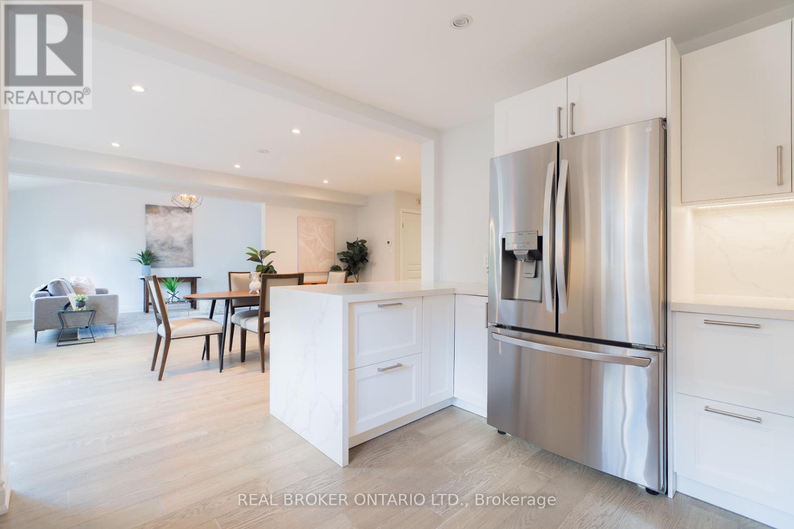 83 Benedict Place, Hamilton, ON - Indoor Photo Showing Kitchen
