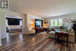 Beautiful, bright living area -