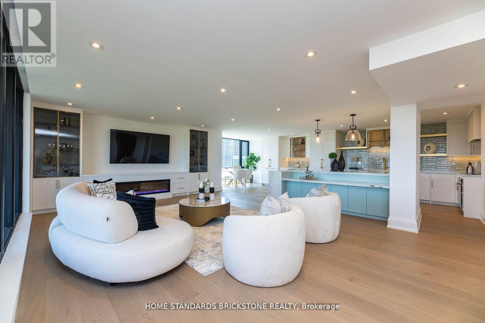 9D - 66 Collier Street, Toronto, ON - Indoor Photo Showing Living Room