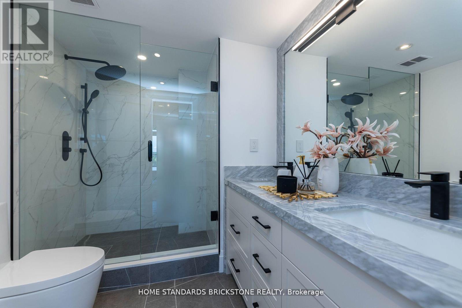 9D - 66 Collier Street, Toronto, ON - Indoor Photo Showing Bathroom