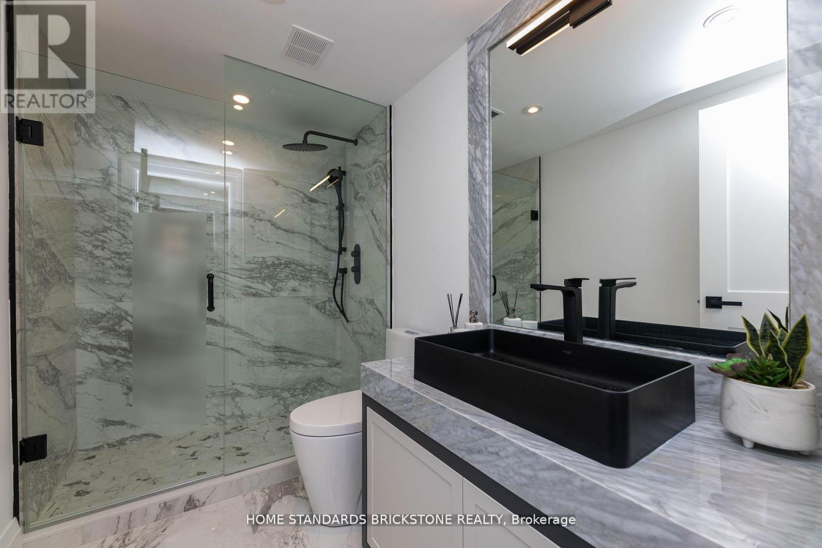 9D - 66 Collier Street, Toronto, ON - Indoor Photo Showing Bathroom