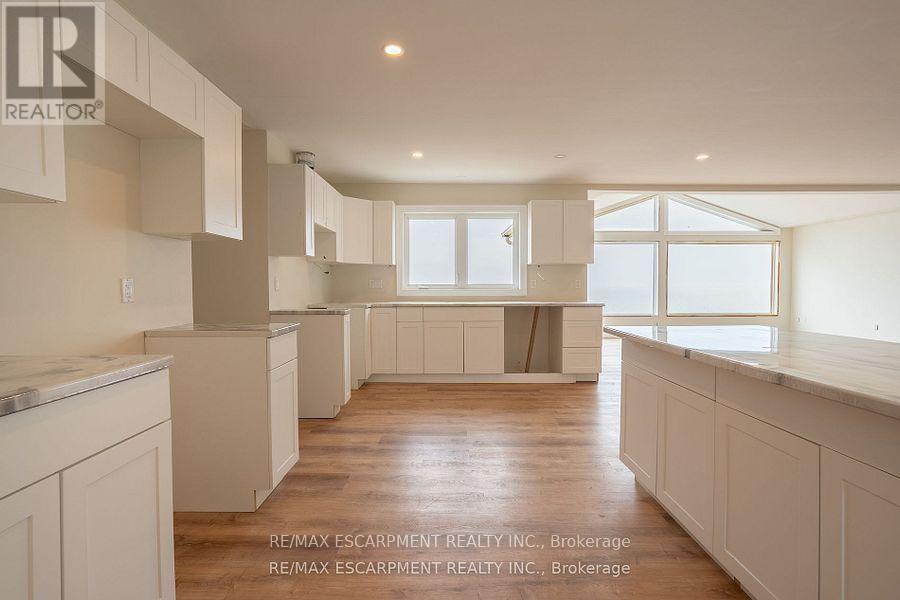 21 Villella Road, Haldimand, ON - Indoor Photo Showing Kitchen