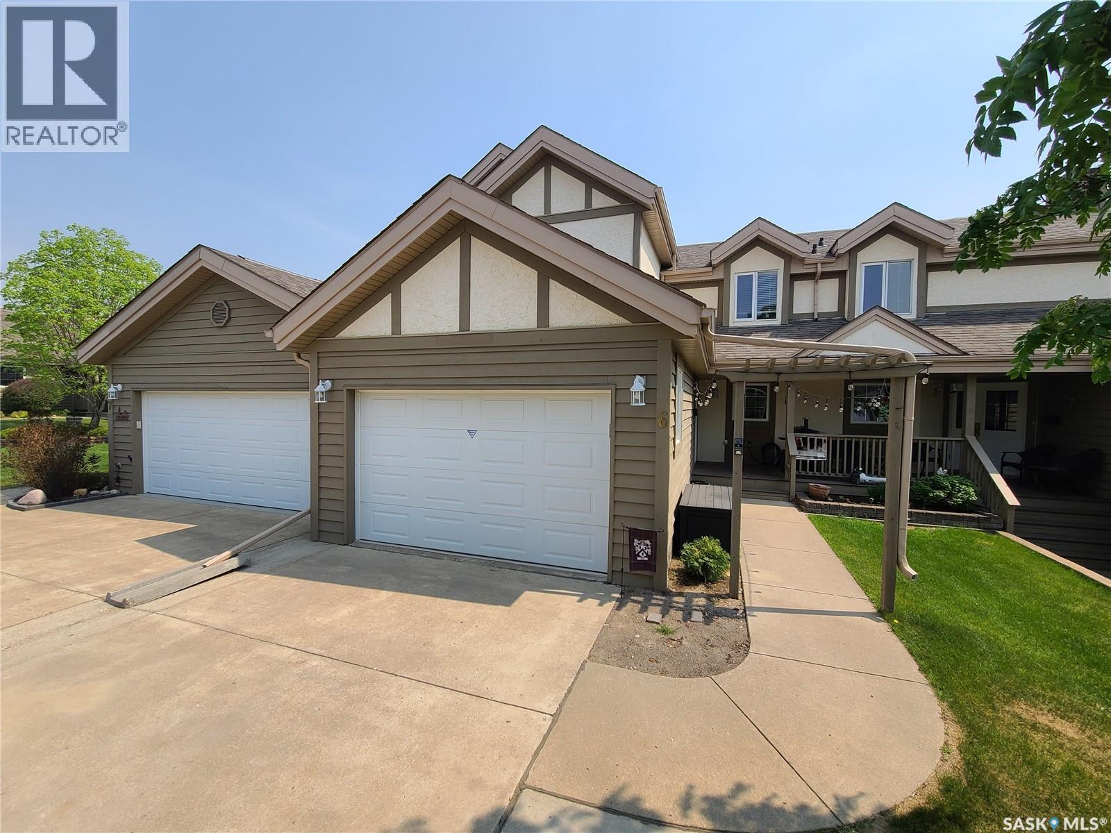 6 Eagle View Way, Elk Ridge, SK - Outdoor With Facade